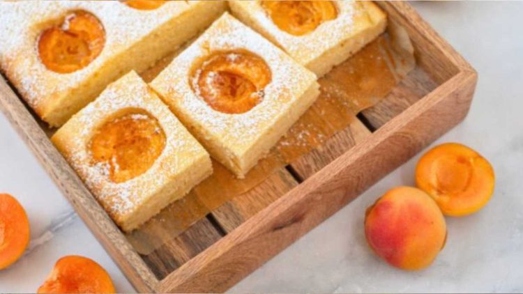 Aprikosenkuchen vom Blech