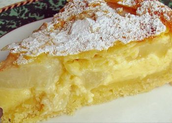 Birnenkuchen mit Vanilleguss - saftig und frisch