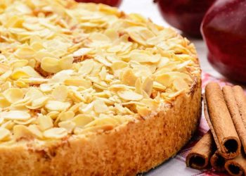 Blitz-Genuss: Knuspriger Apfel-Schüttelkuchen mit Mandeln