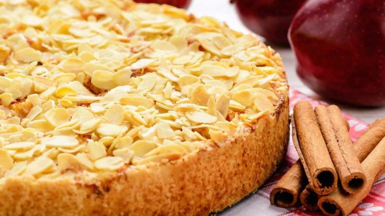 Blitz-Genuss: Knuspriger Apfel-Schüttelkuchen mit Mandeln
