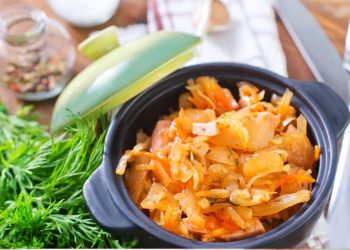 Blitzschnelles Pfannengericht mit frischem Spitzkohl und ganz ohne Fleisch