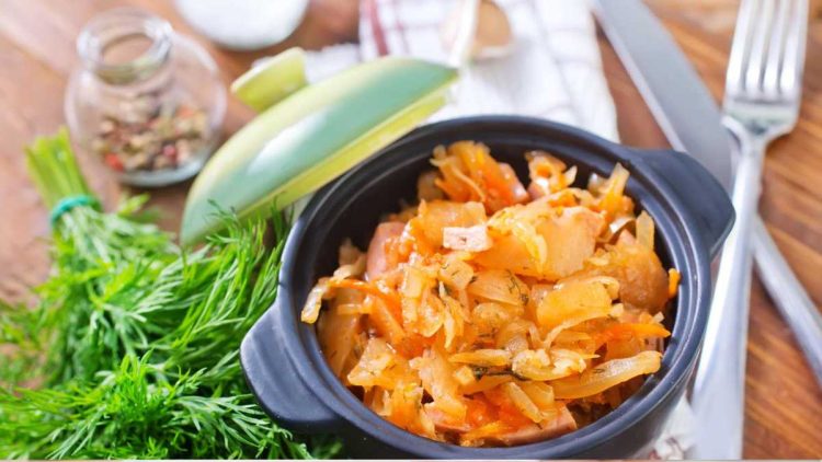 Blitzschnelles Pfannengericht mit frischem Spitzkohl und ganz ohne Fleisch
