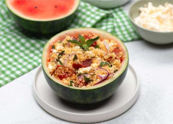 Couscous-Salat mit Wassermelone vom Grill wird zu einem besonderen Thrill