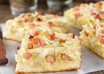 Das beste Rezept für Zwiebelkuchen! Das Spar-Gericht ist fix im Ofen