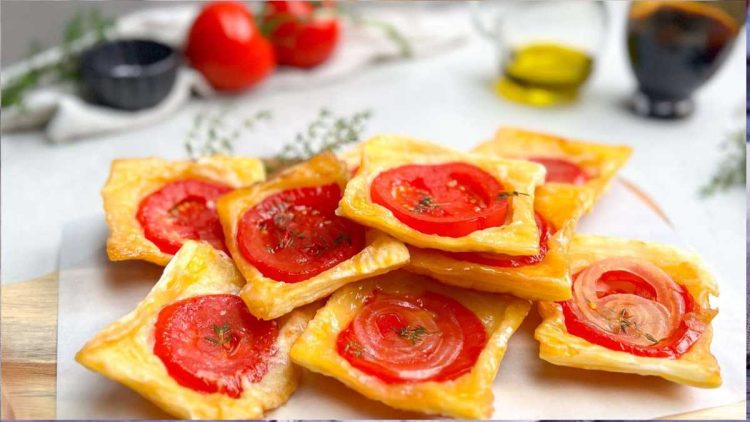 Der „Upside-Down"-Blätterteig mit Tomaten und Mozzarella ist ein kulinarischer Salto