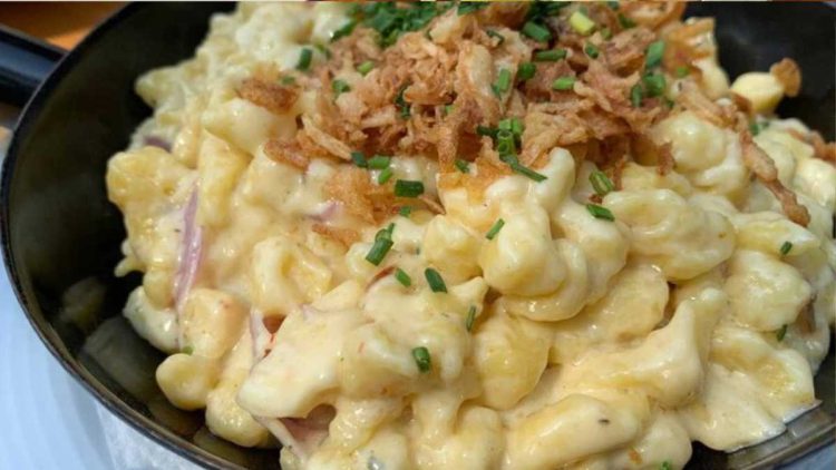 Ein Teller Glück: Rezept für Omas legendäre Käsespätzle