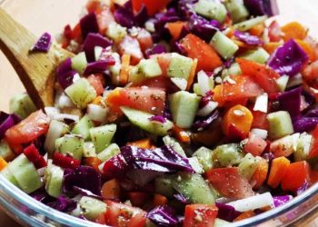 Einfacher Löffelsalat: Buntes Rezept zum Mitnehmen