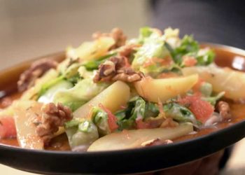 Endivien-Salat mit Grapefruit und Birne