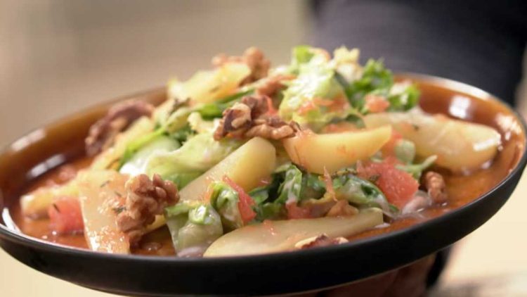 Endivien-Salat mit Grapefruit und Birne