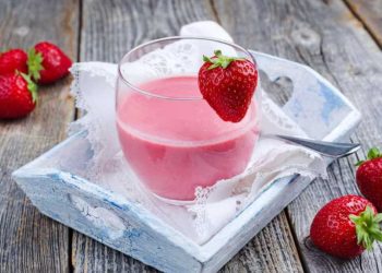 Erdbeer-Pudding: Rezept für das rosa Dessert