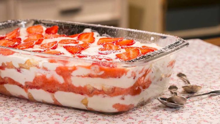 Erdbeer-Tiramisu: Dieses Rezept bringt Ihnen auch bei Regen den Sommer ins Haus