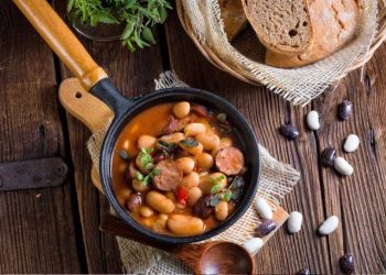 Fasolka po bretonsku: Polnische Bohnen-Würstchenpfanne