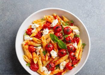 Feierabend-Rezept: Sommerliche TomatenMozzarella-Pasta in 20 Minuten