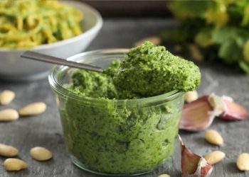 Feines und Preiswertes für Pasta: Mandel-Petersilien-Pesto