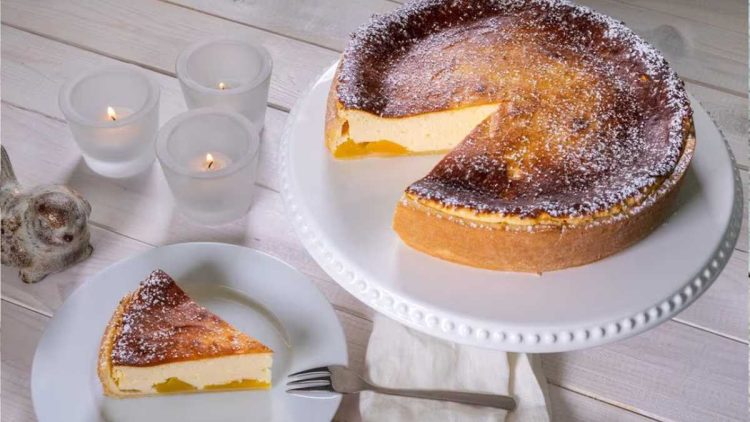 Fluffig, fruchtig und saftig: Käsekuchen mit Pfirsich und Quark