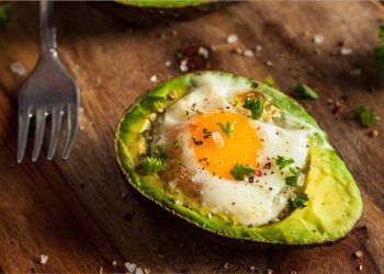 Gebackenes Avocado-Ei: Das etwas andere Frühstück