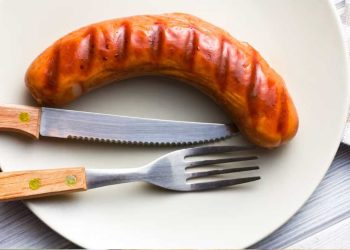 Geniales Rezept für Bratwurst mit Möhren und Kohlrabi