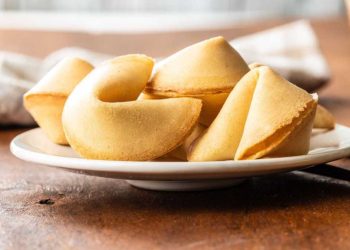 Glückskekse selber backen: Leckeres Rezept mit nur 4 Zutaten