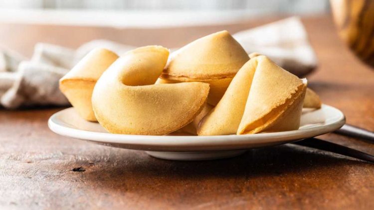 Glückskekse selber backen: Leckeres Rezept mit nur 4 Zutaten