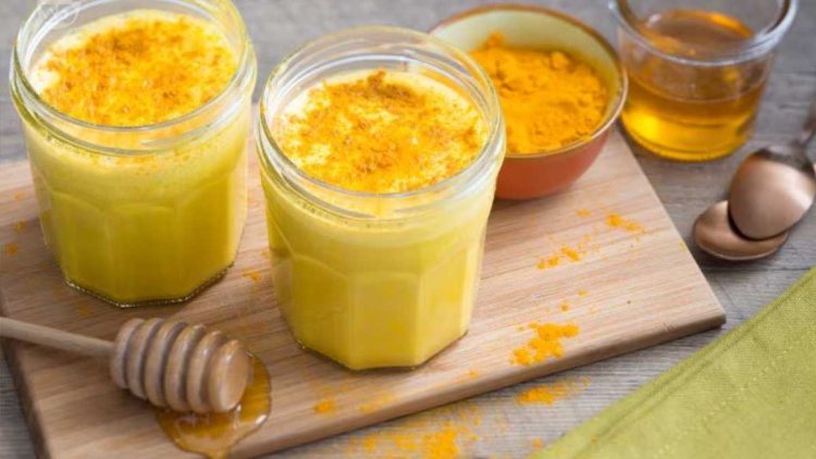 Goldene Milch: So machst du das Trend-Rezept zuhause nach