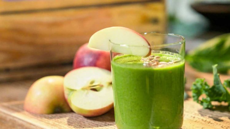 Grüner Smoothie mit Apfelessig