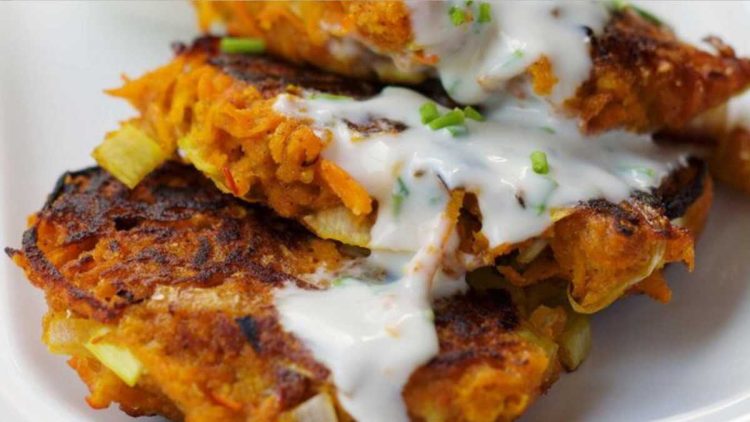 Herbstlicher Hochgenuß: Rezept für Kürbis-Puffer mit Sour Cream