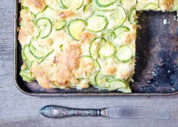 Herzhafter italienischer Zucchinikuchen aus nur fünf Zutaten: Zucchini-Scarpaccia