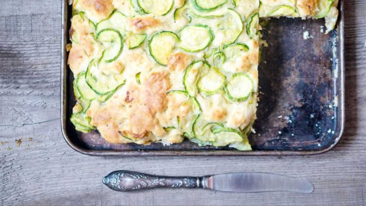 Herzhafter italienischer Zucchinikuchen aus nur fünf Zutaten: Zucchini-Scarpaccia