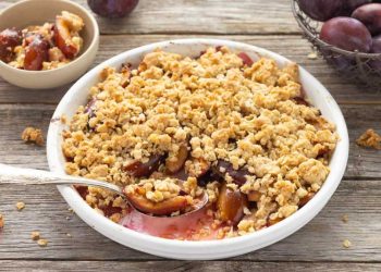 Himmlischer Zwetschgen-Crumble mit Haferflocken