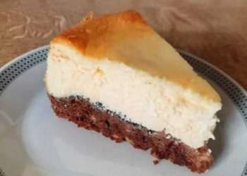 Käse-Schmand-Kuchen mit Mohn-Keks-Boden