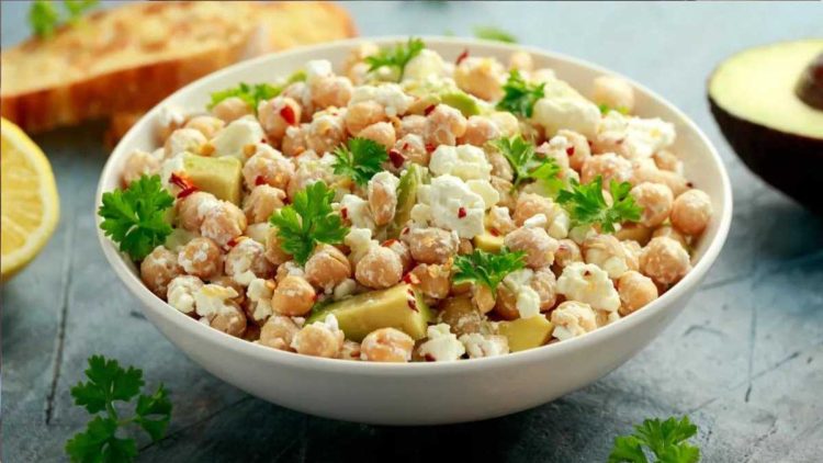 Kichererbsen-Salat mit Hüttenkäse - Pure Protein-Power