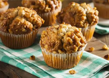 Knackige Monkey-Muffins mit Banane und Walnuss