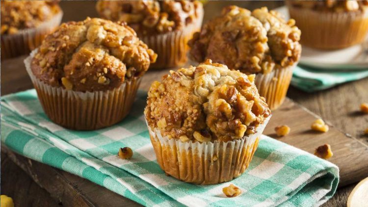 Knackige Monkey-Muffins mit Banane und Walnuss