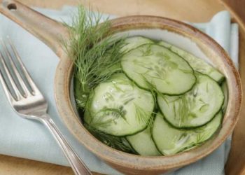 Knackiger Gurkensalat nach Omas Rezept – mit einem cleveren Salz-Tipp