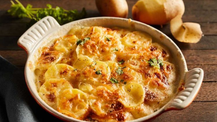 KOCHT SICH WIE VON SELBST Schnelles Rezept für den Feierabend: One-Pot-Kartoffelgratin mit nur fünf Zutaten