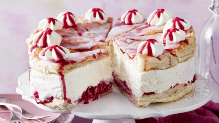 Königlicher Genuss: Holländer Kirschtorte
