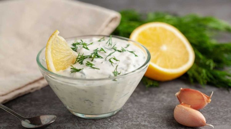 Leichtes Salat-Dressing Sylter Art: Das perfekte Rezept für die Joghurt-Diät im Sommer 2023