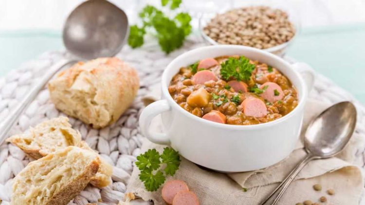 Linsensuppe wie bei Oma: Mit diesem Rezept wird sie genial
