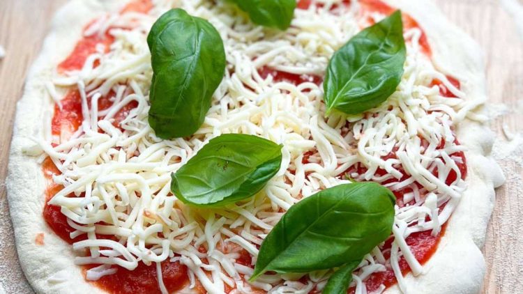 Luftig, locker und leicht: so einfach gelingt dir der perfekte Pizzateig