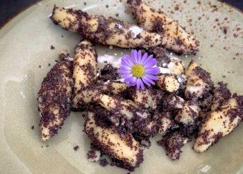 Mohnnudeln mit Zwetschgenröster
