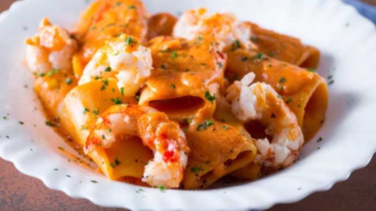 Pasta mit Garnelen-Sahnesauce: Italien trifft Meeresfrische