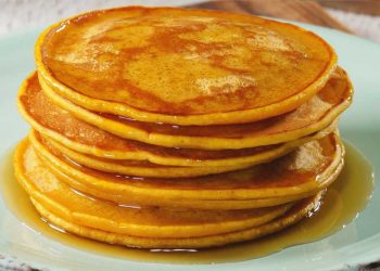 Pfannkuchen mit Camembert und Hokkaido-Kürbis