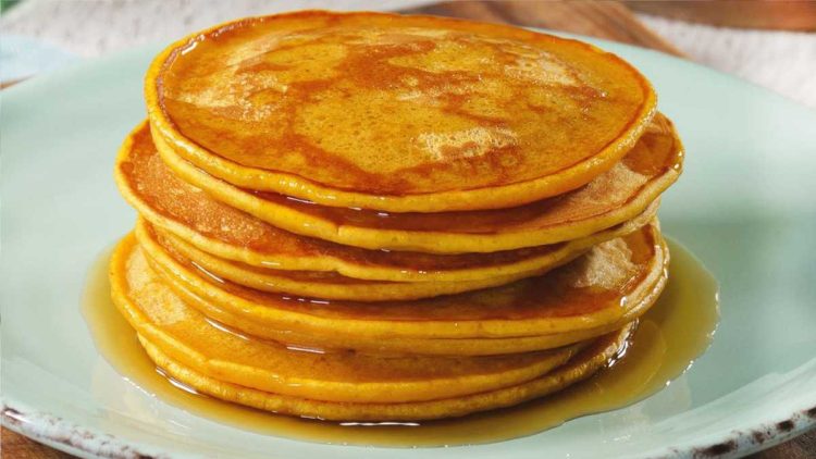 Pfannkuchen mit Camembert und Hokkaido-Kürbis