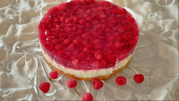 Rezept: Frische Himbeer-Joghurt-Torte einfach selbst gemacht