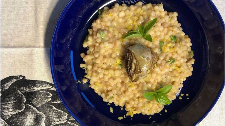 Rezept für Fregola mit Artischocken, Parmesan und Zitrone