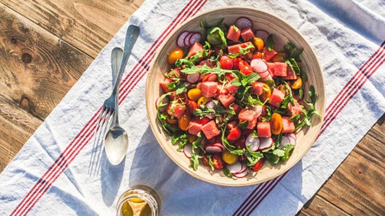 Rezept für Salat mit Wassermelone Feta und Minze