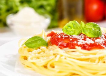 Rezept für Tomatensoße: So leicht zaubern Sie die beste Nudelsoße!