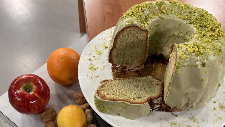 Rezept: Gewürzkuchen mit Pistazie und Marzipan