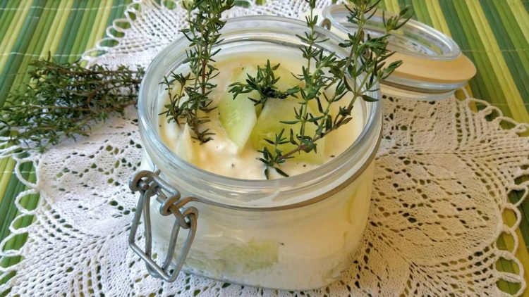 Rezept: Gurkensalat mit saurer Sahne