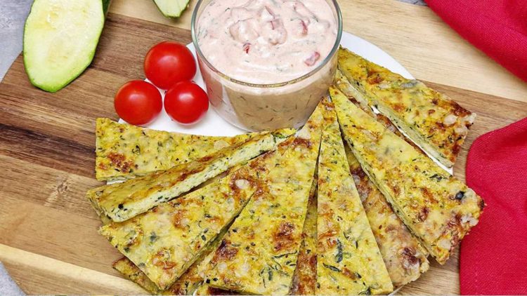 Rezept Zucchini Käse Ecken mit Tomaten Joghurt Dip low-carb keto glutenfrei